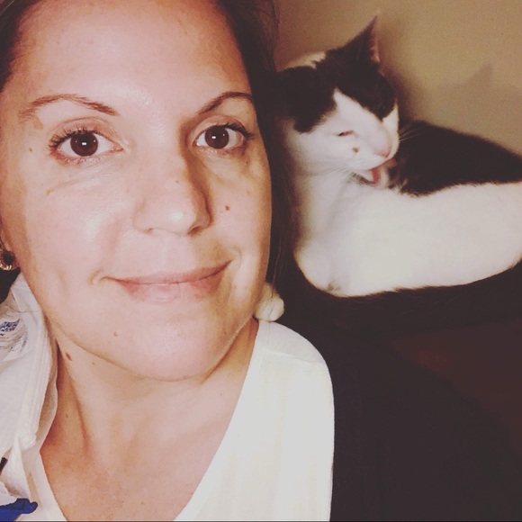 Meet your Posher, Elaine - Picture 4 of 4